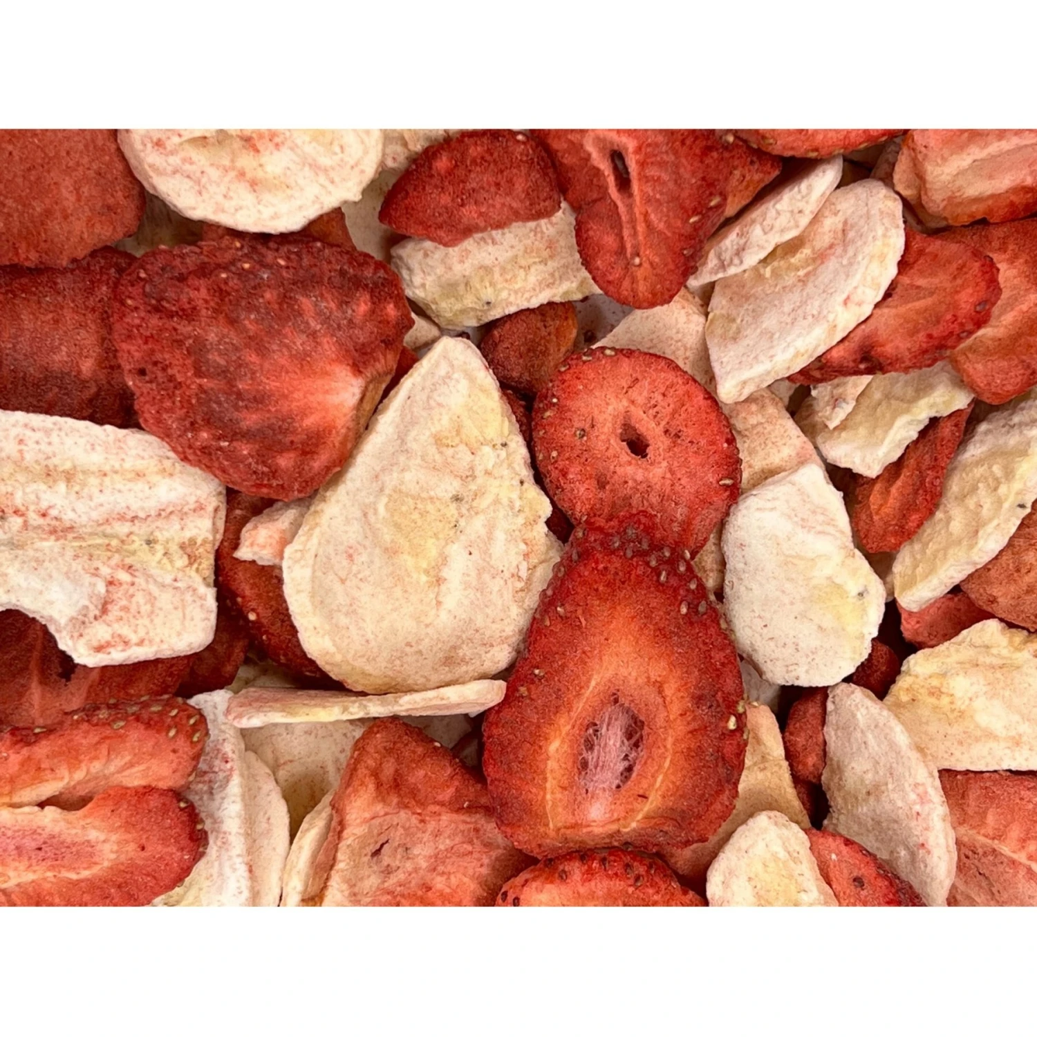 Higgins Sunburst Freeze-Dried Fruit Strawberry Banana Bird Treats 4 Higgins Sunburst Freeze-Dried Fruit Strawberry Banana Bird Treats - Image 2