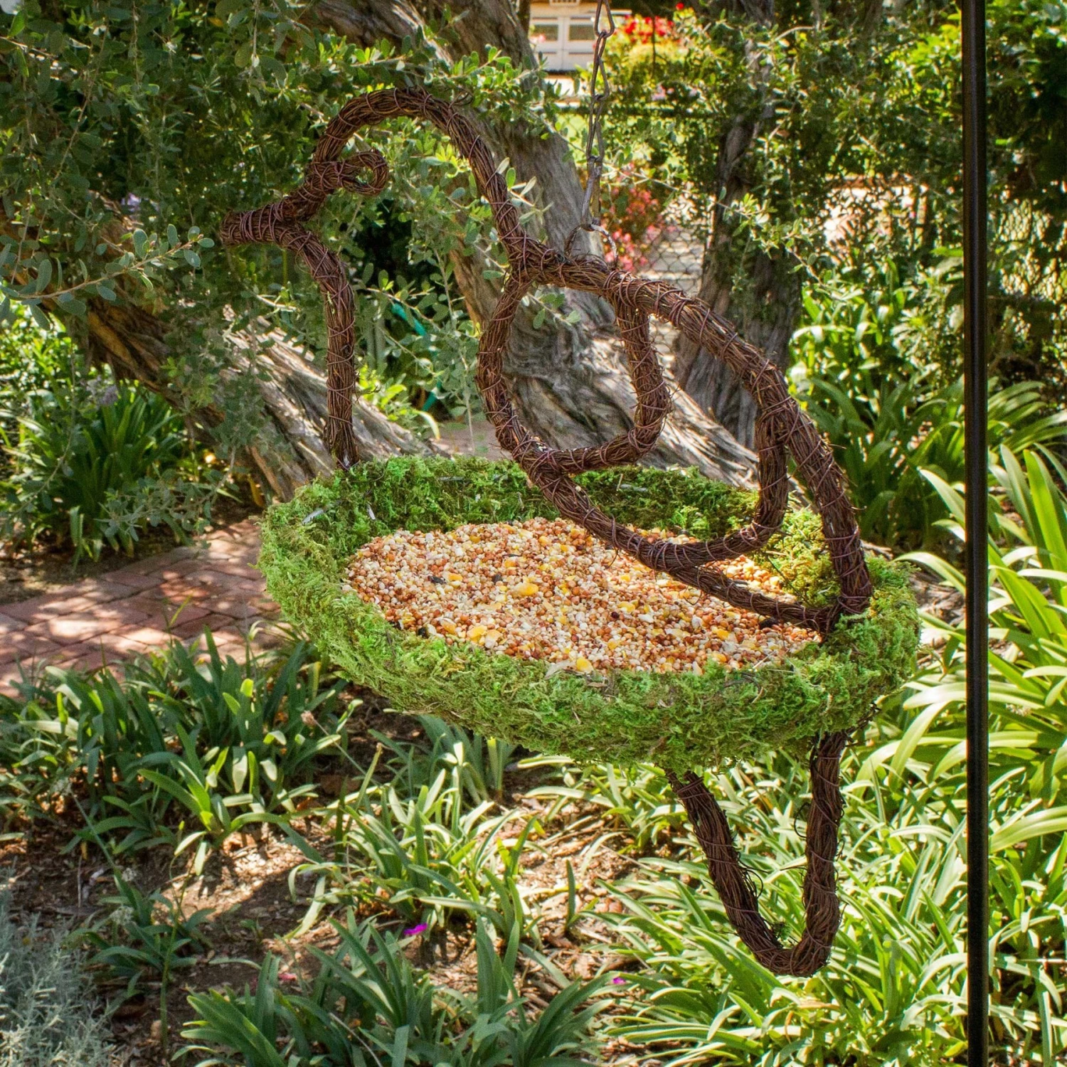 Galapagos Woven Bird Feeder, Dove, Fresh Green 5 Galapagos Woven Bird Feeder, Dove, Fresh Green - Image 3