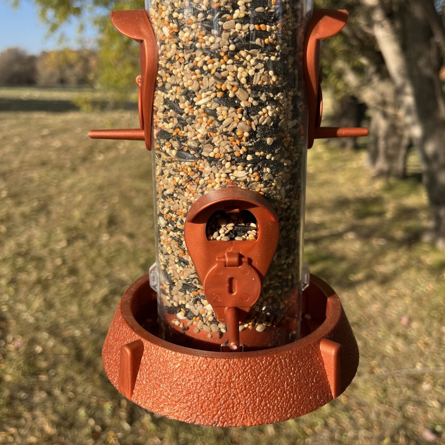 North States 2-in-1 Hinged-Port Bird Feeder, 6-Perch 6 North States 2-in-1 Hinged-Port Bird Feeder, 6-Perch - Image 4